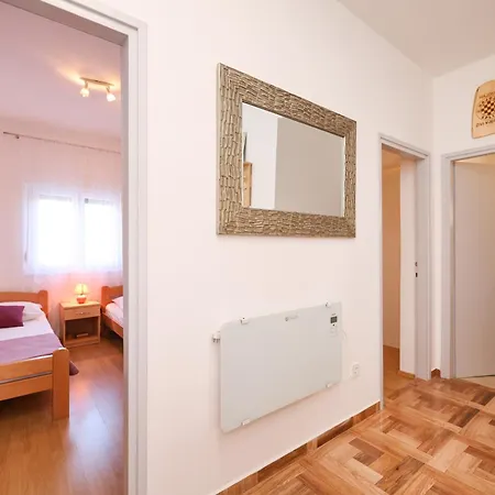 Pantalon, Big Terrace And Free Parking Appartement