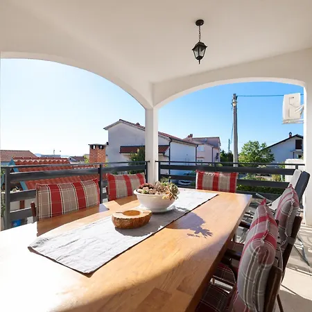 Pantalon, Big Terrace And Free Parking