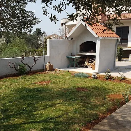 Pantalon, Big Terrace And Free Parking