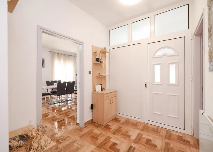 Pantalon, Big Terrace And Free Parking *