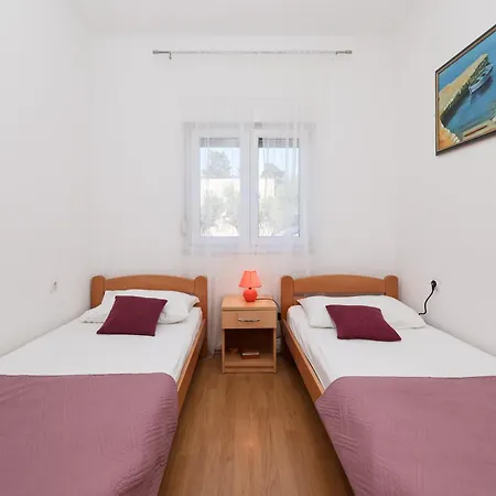 Pantalon, Big Terrace And Free Parking Apartment