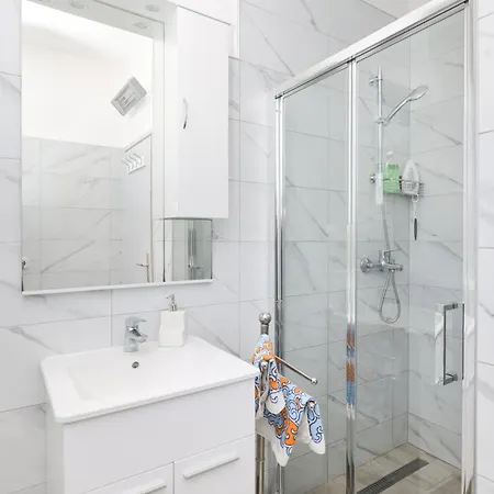 Pantalon, Big Terrace And Free Parking Lägenhet *