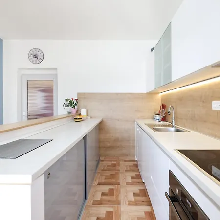 Pantalon, Big Terrace And Free Parking *