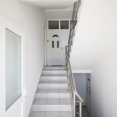 Pantalon, Big Terrace And Free Parking