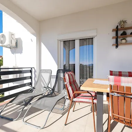 Pantalon, Big Terrace And Free Parking *