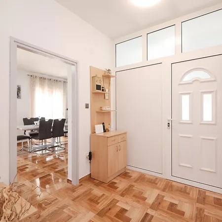 Pantalon, Big Terrace And Free Parking *