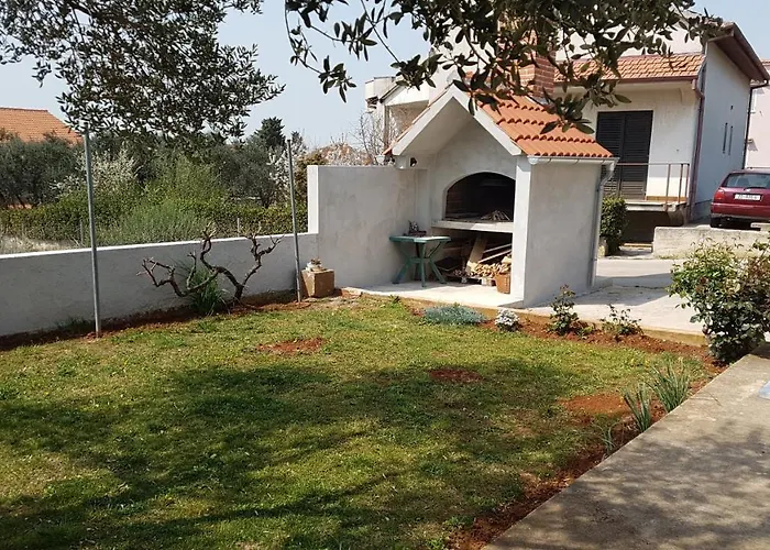 Pantalon, Big Terrace And Free Parking